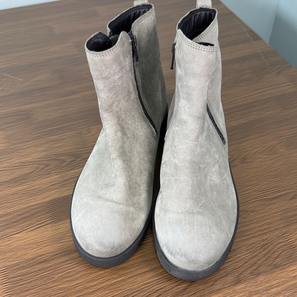 Ecco Women’s Gray Zip Leather Boots Size EU 42 - Picture 1 of 10